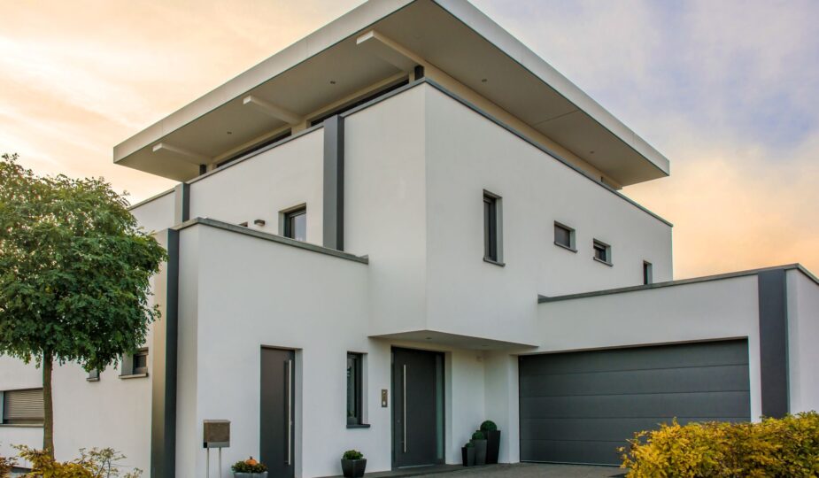 Moderne Hausfassade mit Türen in Wilhelmshaven.