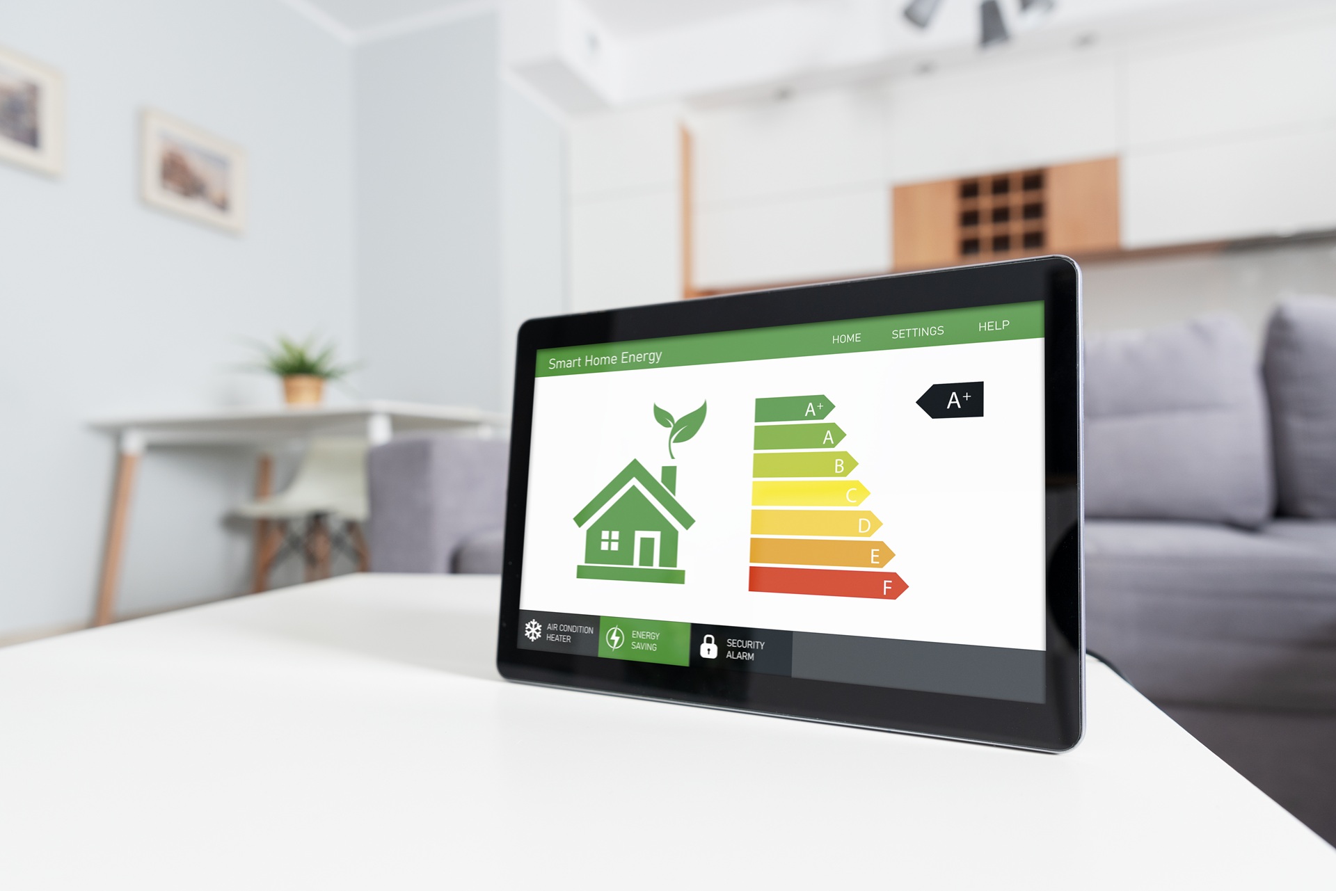 Tablet zeigt Energieeffizienz im Haus | Fronius Gen24 10