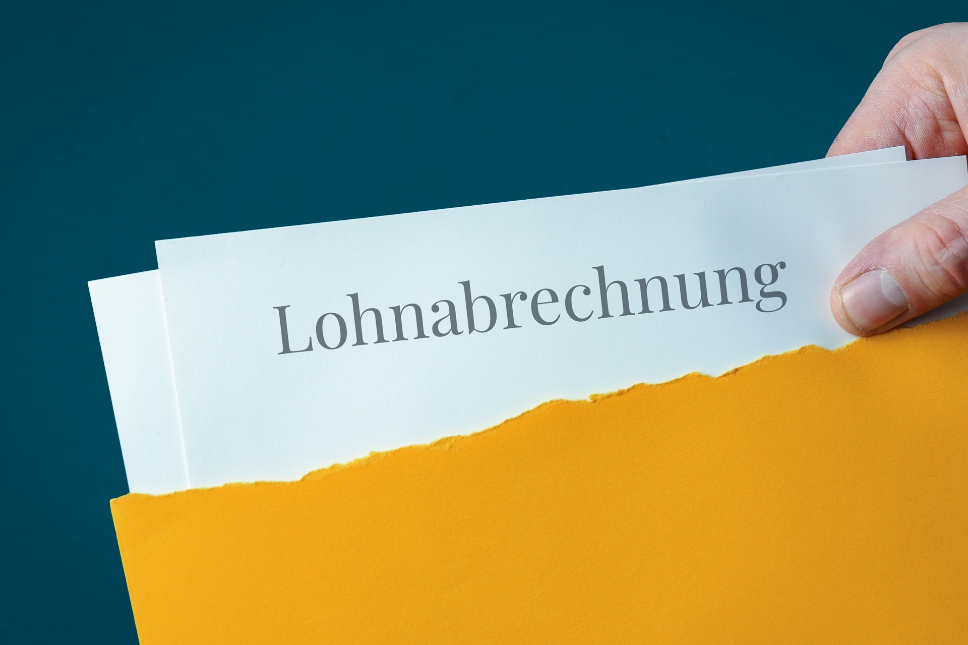 Lohnabrechnung als Symbol für Vergütung | Quereinsteiger Kindergarten
