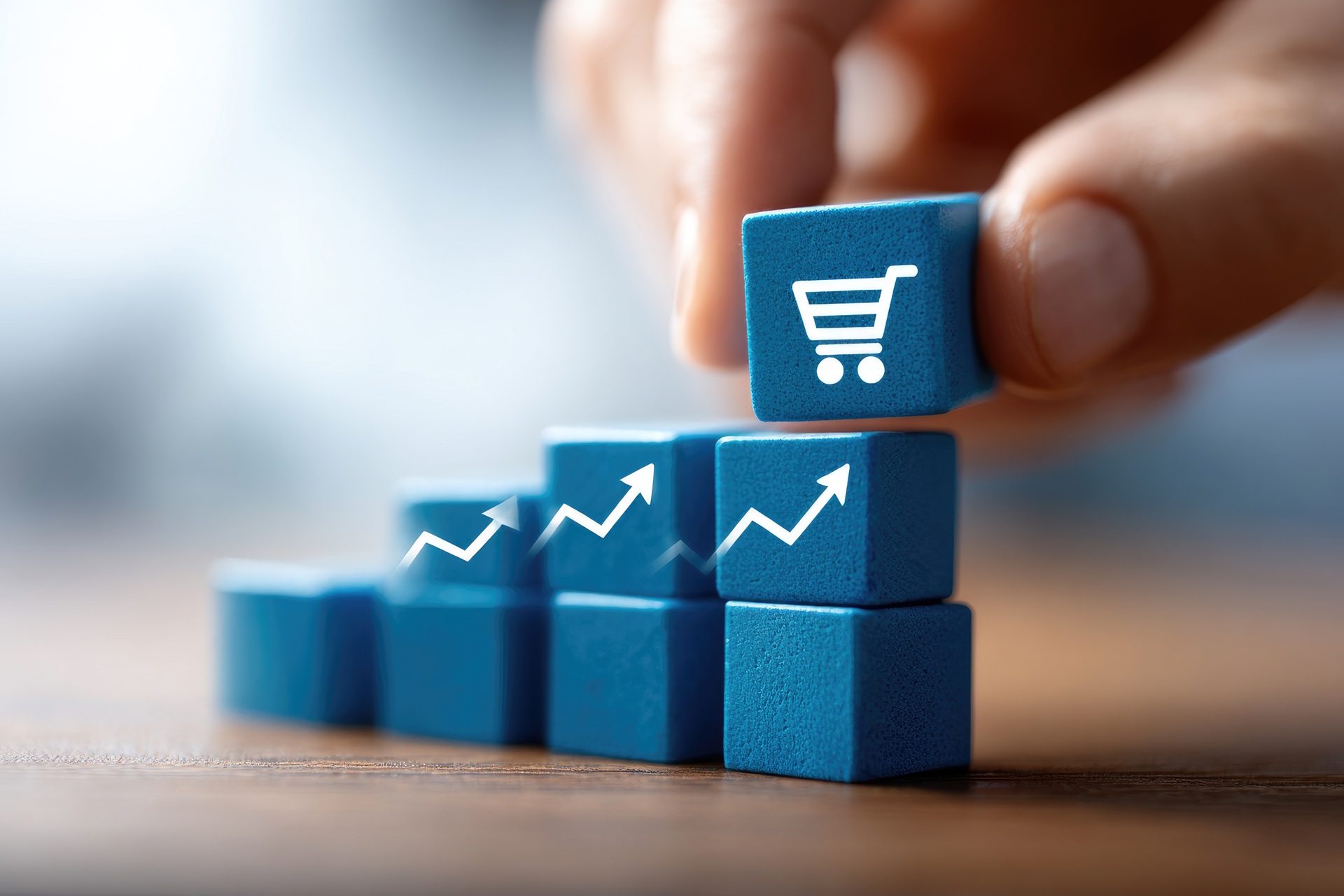 Blaue Würfel mit Wachstumspfeilen | Amazon Full Service Agentur