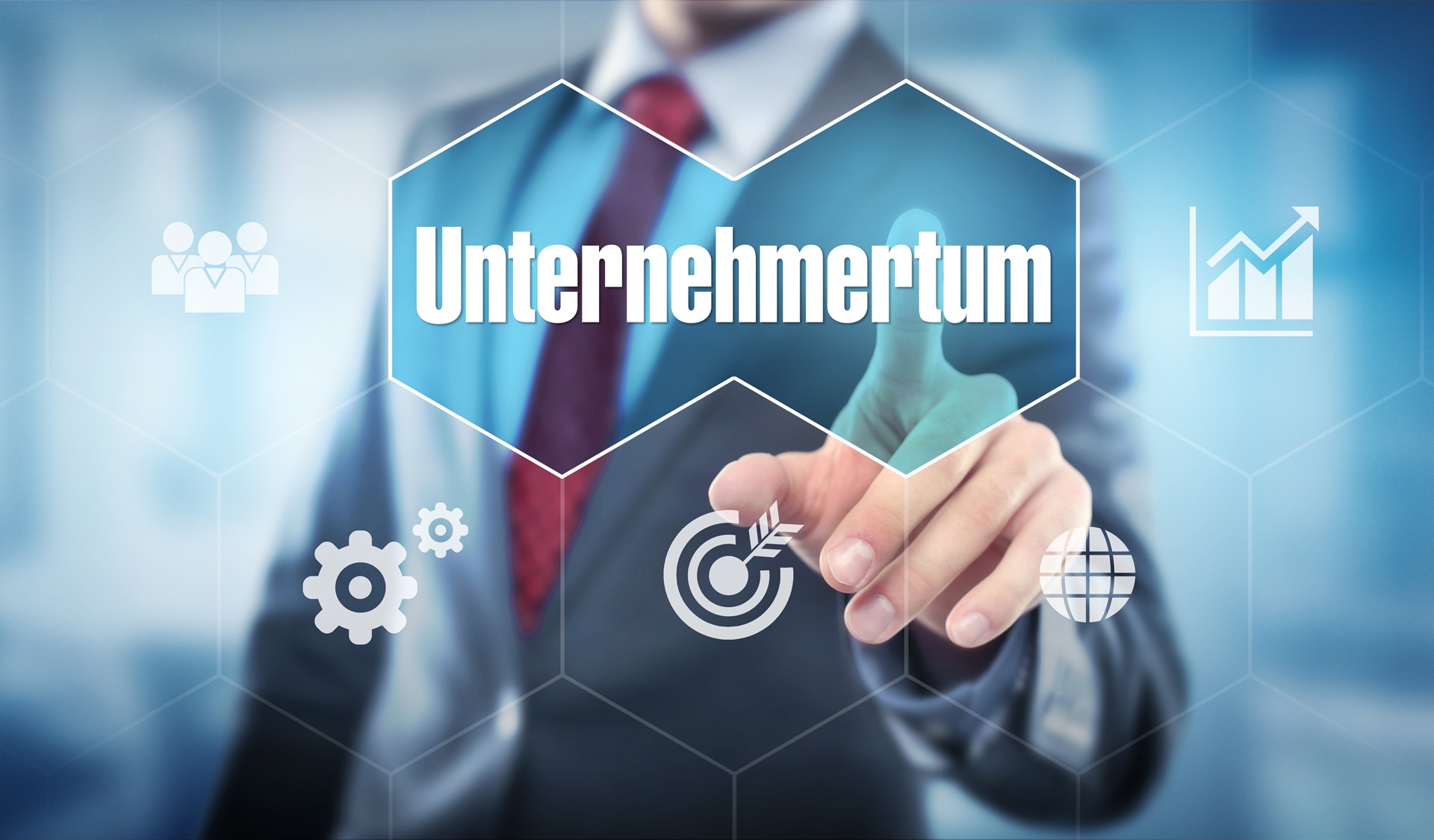 Unternehmer tippt auf virtuelles Interface | Sondermaschinenbau